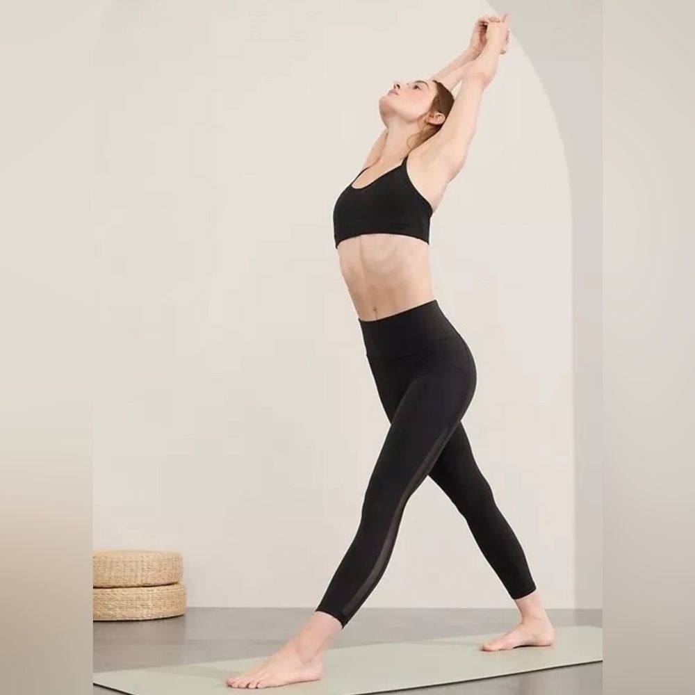 NWT Athleta Salutation Stash Pocket Mesh 7/8 Tight. Black. Small